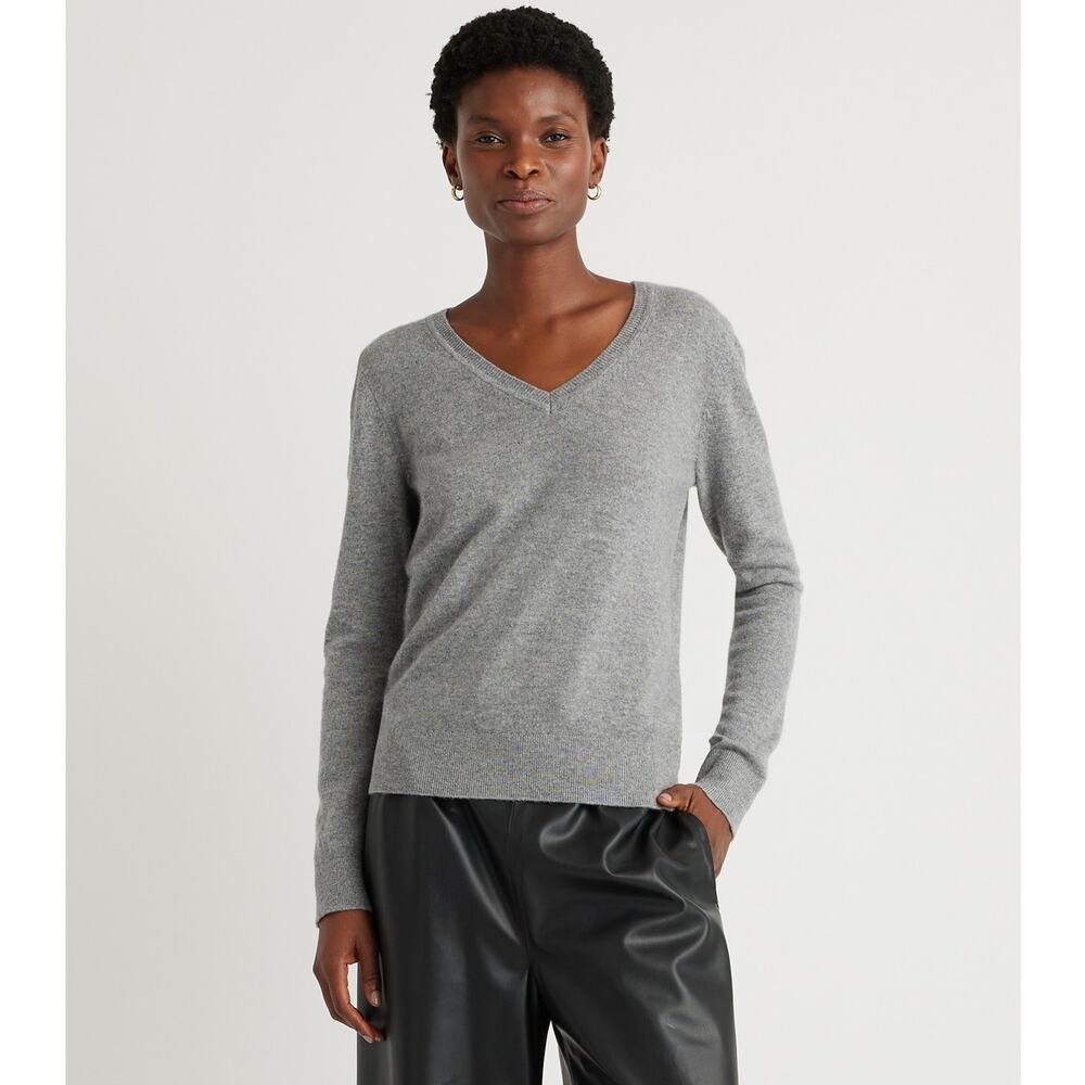 Quince Womens Mongolian Cashmere V Neck Sweater Medium Quiet Luxury Parisian